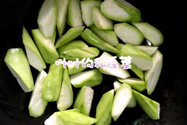 八角丝瓜炒肉的做法图解5