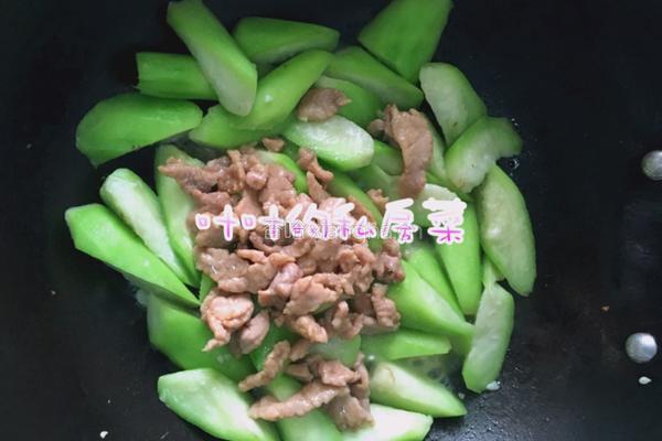 八角丝瓜炒肉的做法图解7