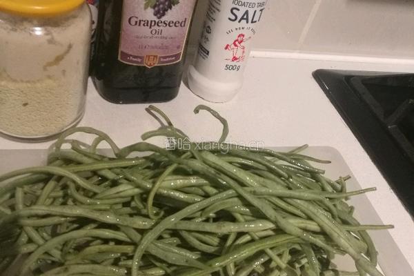 火鸡腿炒豇豆的做法图解1