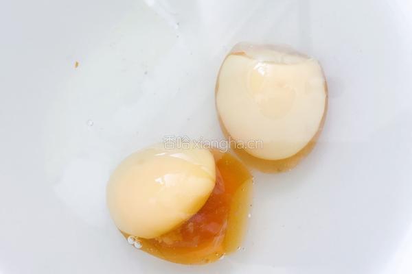 快乐的小金鱼---皮蛋豆腐的做法图解4