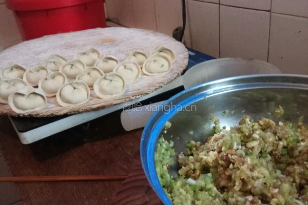 芹菜猪肉饺的做法图解6