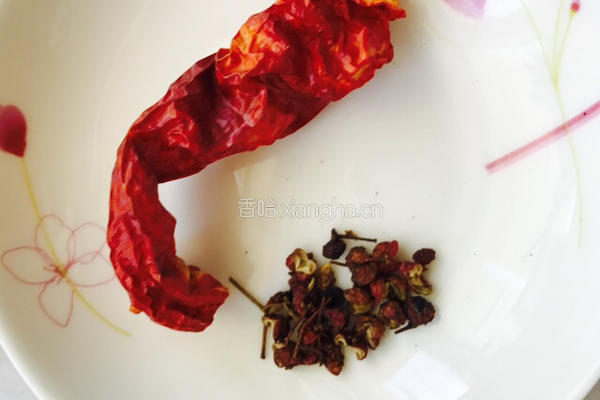 卷心菜清炒冻豆腐的做法图解3