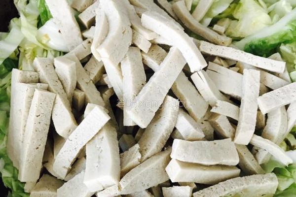 卷心菜清炒冻豆腐的做法图解8