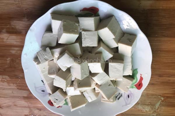 牛肉焖豆腐的做法图解1