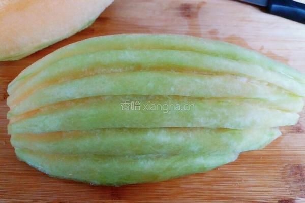 哈密瓜花样切法的做法图解5