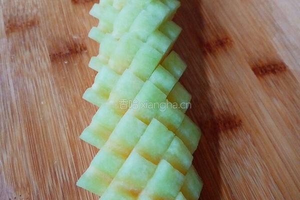 哈密瓜花样切法的做法图解8