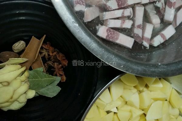红烧肉炖土豆的做法图解1