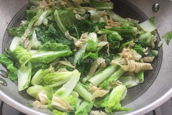 豆腐皮炒毛白菜的做法图解8