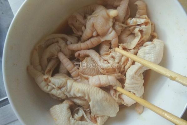 蒜香无骨鸡爪的做法图解1
