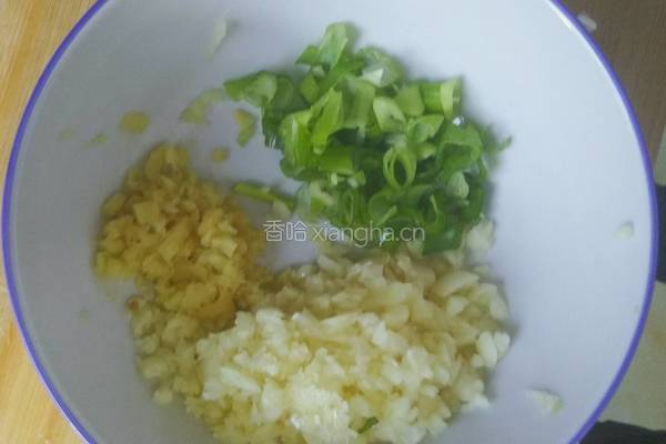 蒜香无骨鸡爪的做法图解2