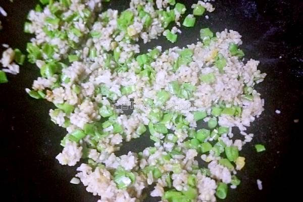 豆角咸鸭蛋炒饭的做法图解9