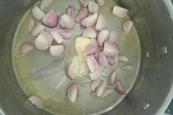 多味洋葱面包的做法图解1
