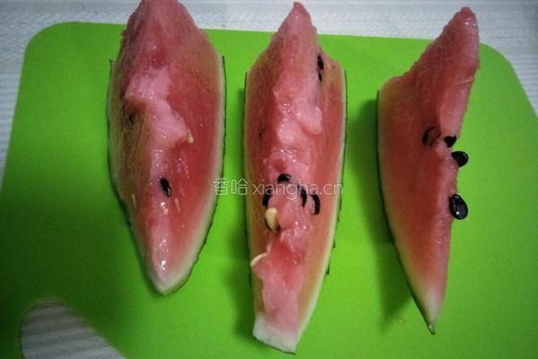 西瓜汁的做法图解1