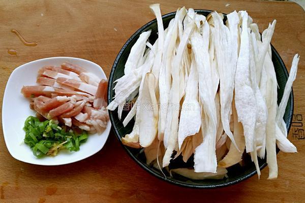 手撕杏鲍菇的做法图解1