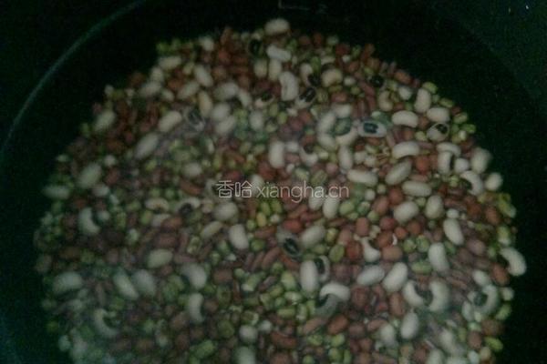 杂粮粥的做法图解3