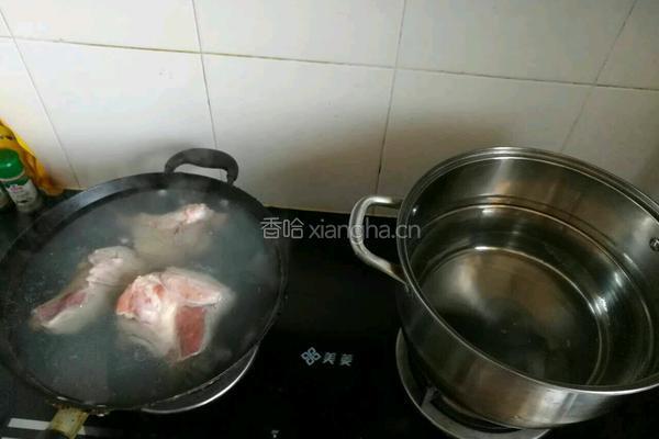 炖大棒子骨的做法图解2