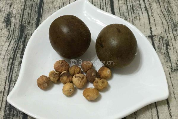 罗汉果海底椰瘦肉汤的做法图解2