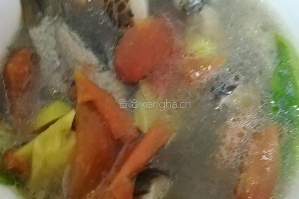 西红柿鲫鱼蘑菇汤