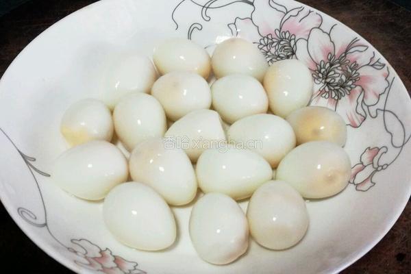 皱皮鹌鹑蛋的做法图解1