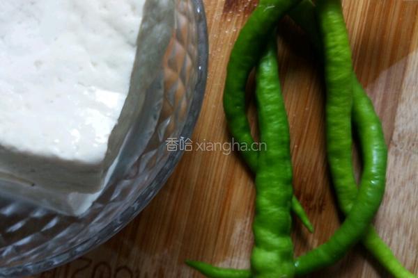 青椒煎豆腐的做法图解1