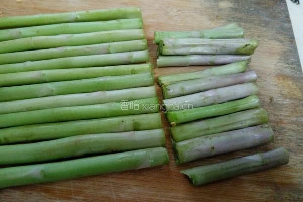 芦笋拌碎肉的做法图解2