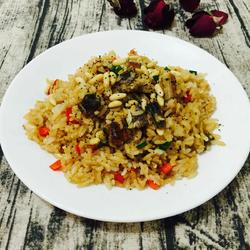 海苔粉松子仁鳗鱼炒饭的做法[图]