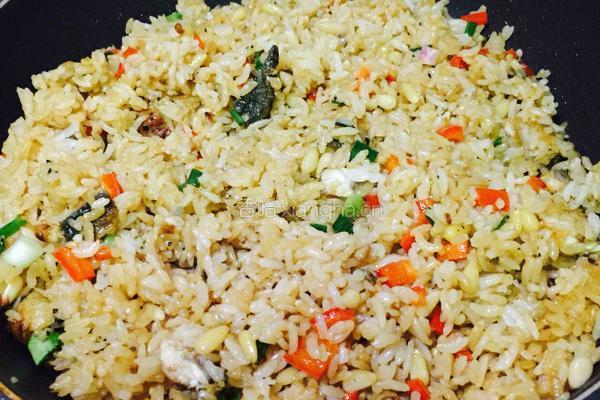 海苔粉松子仁鳗鱼炒饭的做法图解10