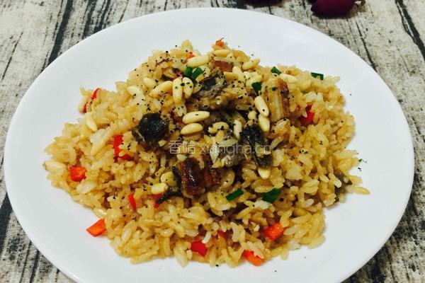 海苔粉松子仁鳗鱼炒饭的做法图解12