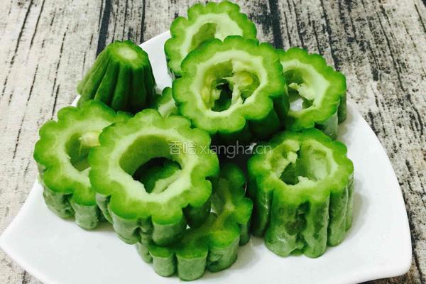 苦瓜酿煲汤（夏日消暑汤）的做法图解1