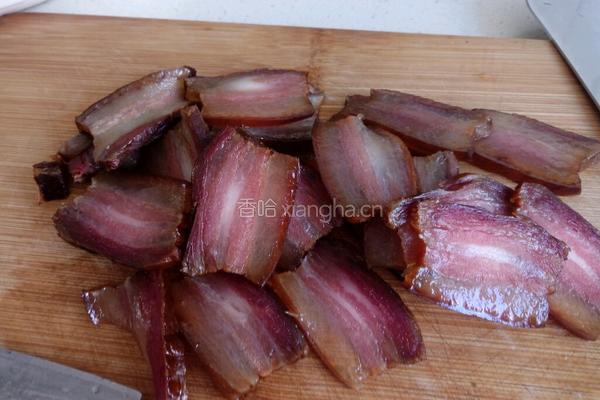 杏鲍菇炒腊肉的做法图解4