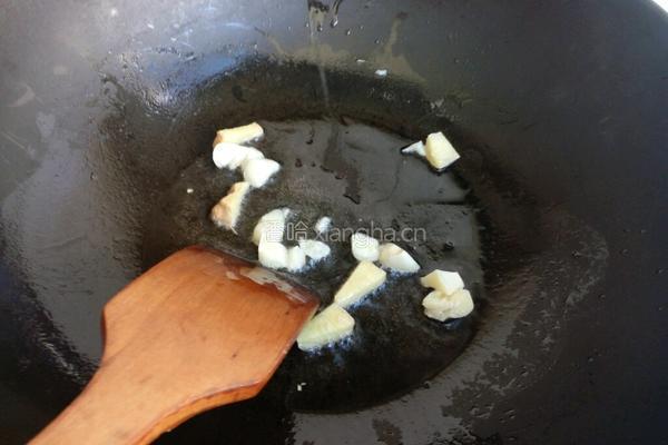 尖椒土豆片炒腊肠的做法图解4