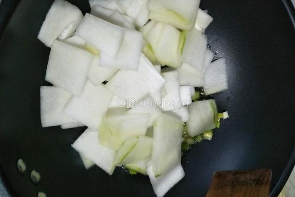 虾皮炒冬瓜的做法图解4