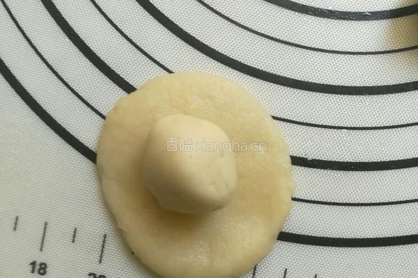 省时省力蛋黄酥（烫面法）的做法图解8