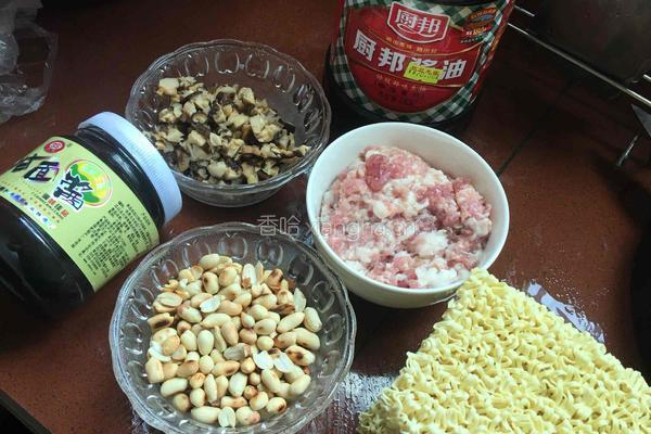 拌酱面的做法图解1