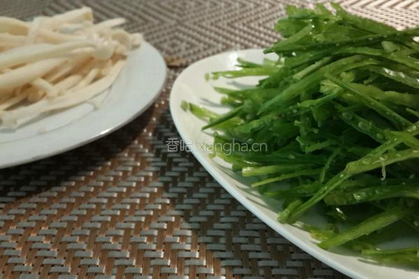 菌菇炝拌荷兰豆的做法图解1