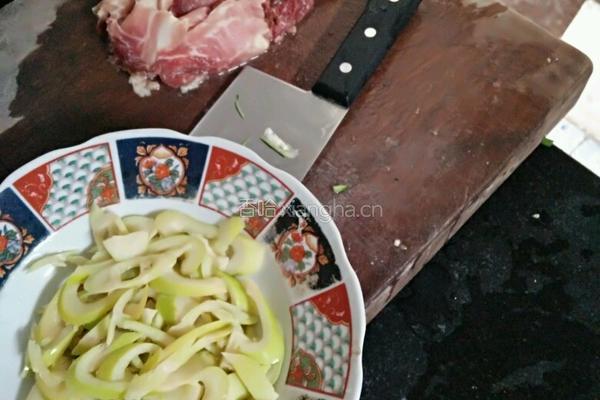 剁椒竹笋炒肉的做法图解3