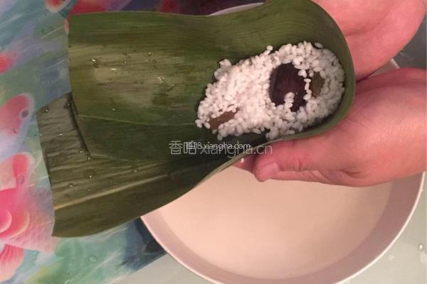 蜜枣葡萄干粽子的做法图解8