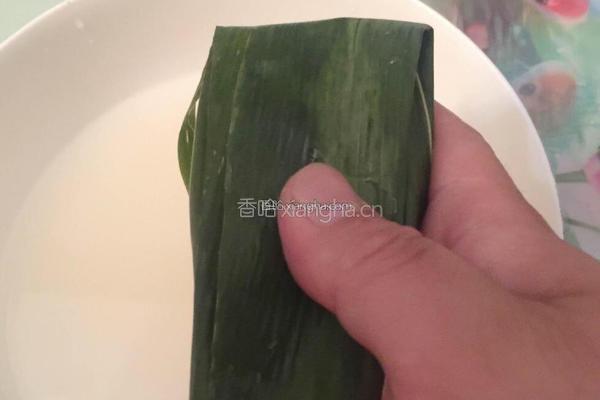 蜜枣葡萄干粽子的做法图解10