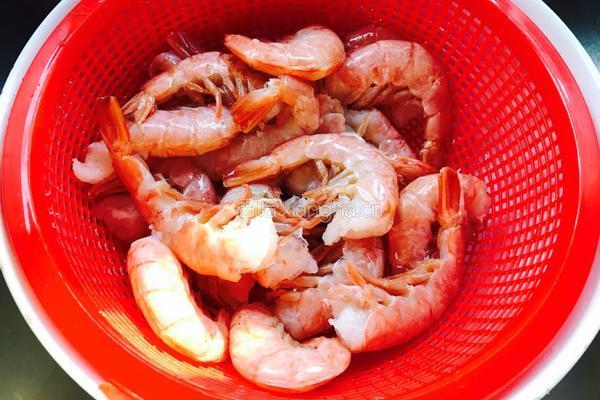 香炒蒜苔阿根廷红虾的做法图解3