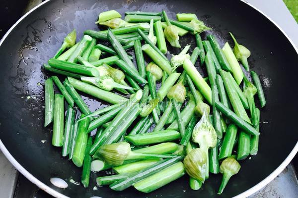 香炒蒜苔阿根廷红虾的做法图解12