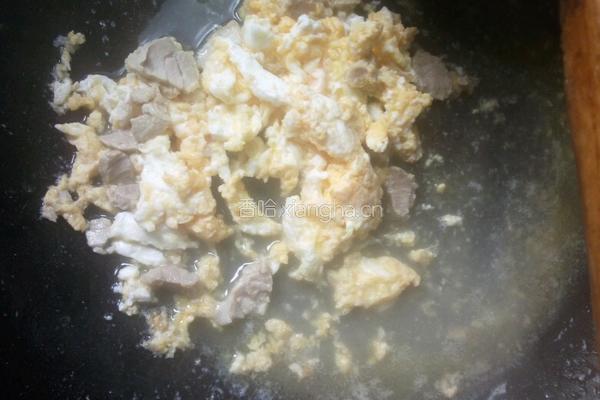 鸡蛋肉块炒饭的做法图解4