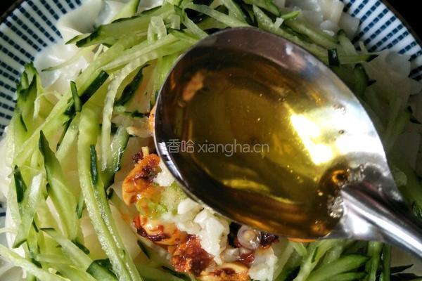 饺子皮版油泼面的做法图解12