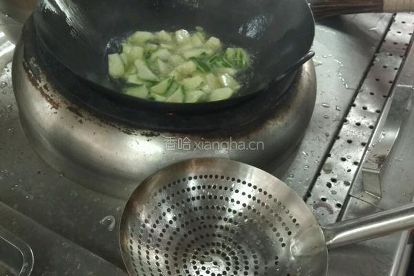 小炒丝瓜的做法图解3