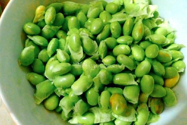 肉沫炒毛豆的做法图解2