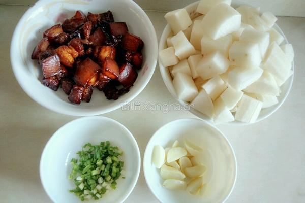 红烧肉炖萝卜的做法图解2