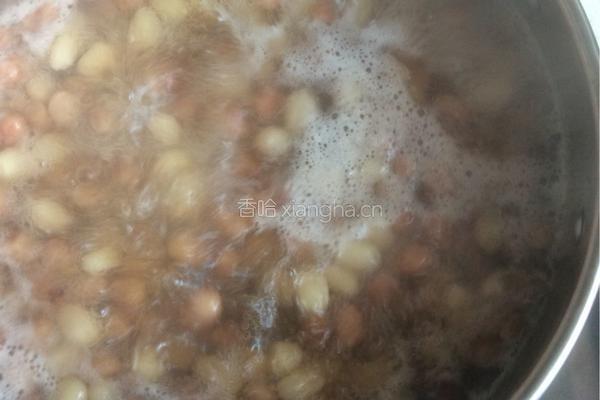 水煮五香花生米的做法图解3