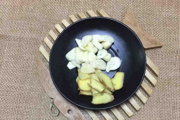杏鲍菇红烧豆腐的做法图解2