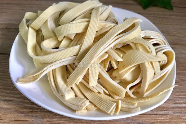 腊鱼头炖豆腐皮的做法图解5