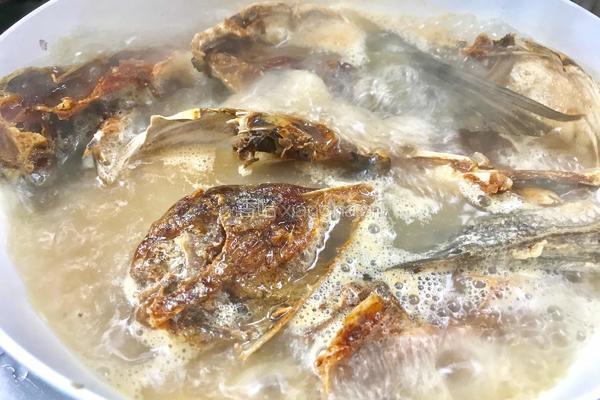 腊鱼头炖豆腐皮的做法图解11