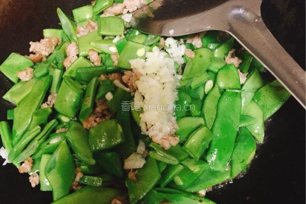 肉末梅豆的做法图解3